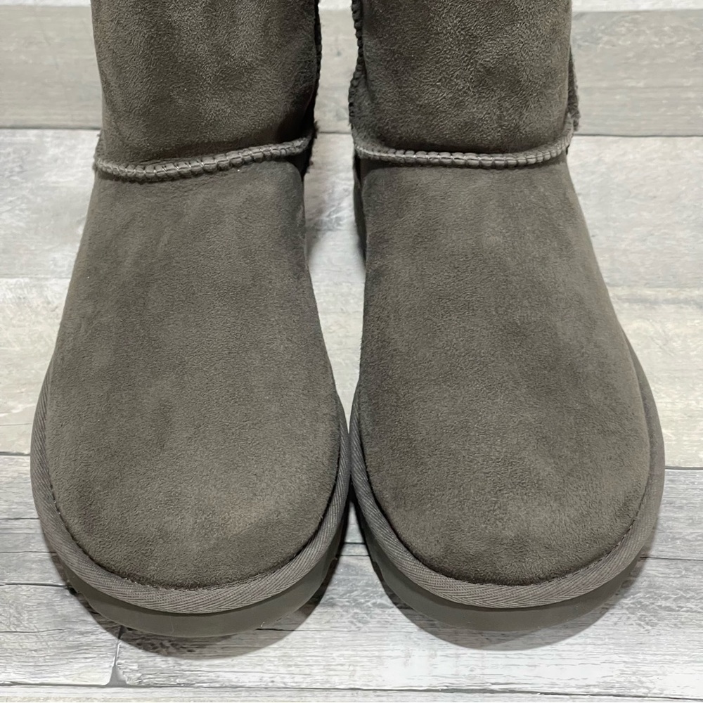 UGG Women’s Classic Short II Boots  - Gray - Size - 8 US - Picture 7 of 10